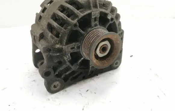Volkswagen Polo Generator/alternator 03D903025J
