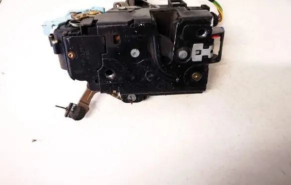 Skoda Octavia Mk2 (1Z) Front door lock 3d1837015