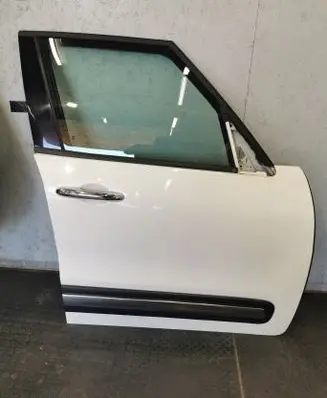 Fiat 500L Front door 268