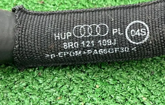 Audi Q5 SQ5 Engine coolant pipe/hose 8R0121109J