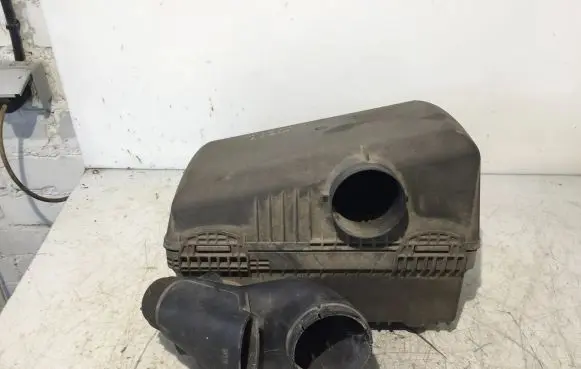 Mitsubishi Pajero Air filter box MR481402 MR404721