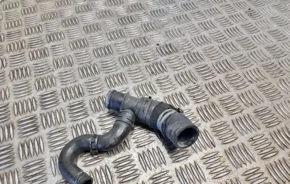 Volkswagen PASSAT B7 Engine coolant pipe/hose 323220