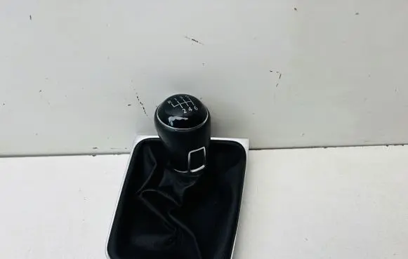 Volkswagen Golf VII Gear lever shifter trim leather/knob 5G2711113C
