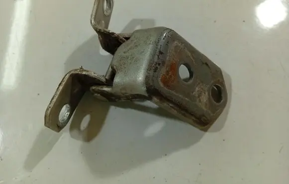 Mazda 3 I Rear door lower hinge