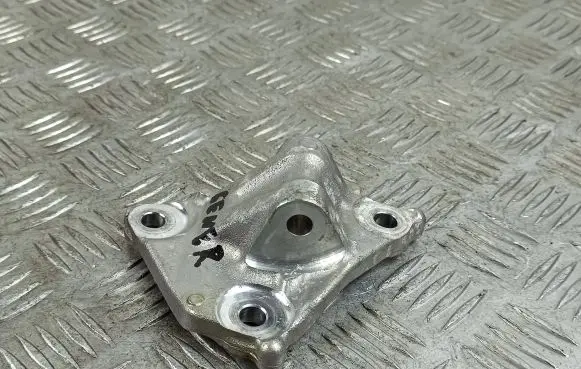 Suzuki SX4 S-Cross Generator/alternator bracket 