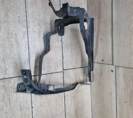 Mercedes-Benz C W204 Headlight/headlamp mounting bracket 204620589