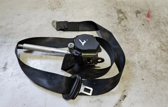 Audi A4 S4 B5 8D Front seatbelt 8D0857705A
