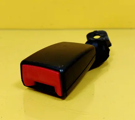 Rear seatbelt buckle