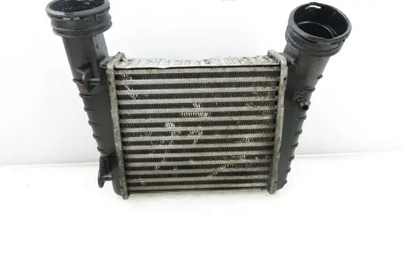 Volkswagen PASSAT B5.5 Intercooler radiator 8D0145805C