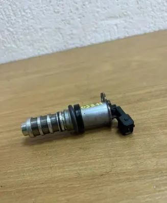 BMW 5 F10 F11 Camshaft 13151880 D5911