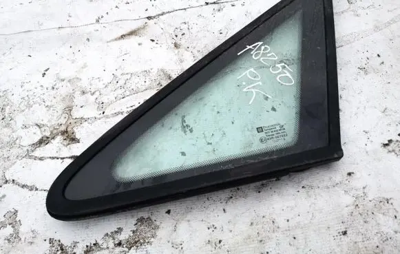 Opel Zafira A Front triangle window/glass 