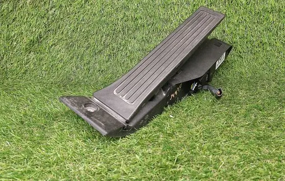 Hyundai Genesis Accelerator throttle pedal 32700XXXXX