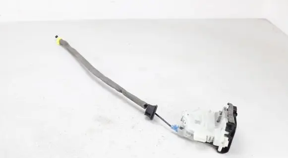 Audi Q3 8U Front door lock 8J2837015E