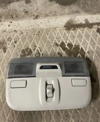 Subaru Outback Front seat light VC12008