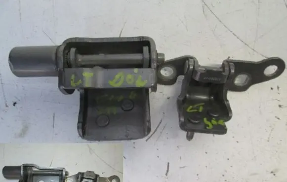 Renault Clio III Rear door hinge set 7700825473