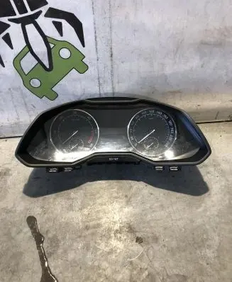 Skoda Superb B8 (3V) Speedometer (instrument cluster) 3V0920751B