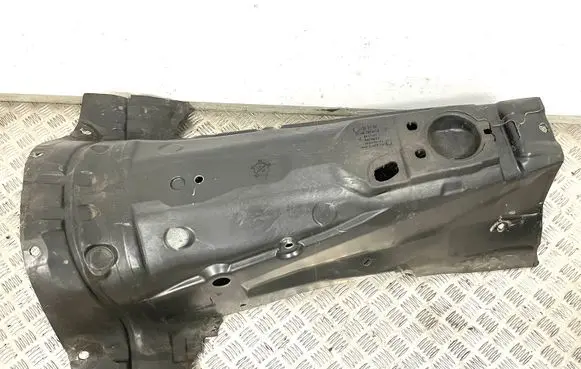 Center/middle under tray cover
