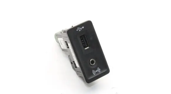 Volkswagen Golf VII AUX in-socket connector 5G0035222E