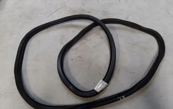Volkswagen Jetta VI Rubber seal loading door 