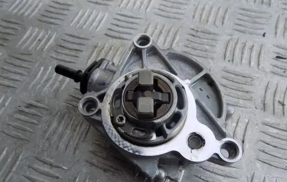 Peugeot 208 Vacuum pump 9812133880 33220 0299