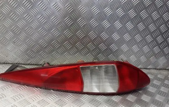 Ford Mondeo Mk III Rear/tail lights 1S71-13404-C