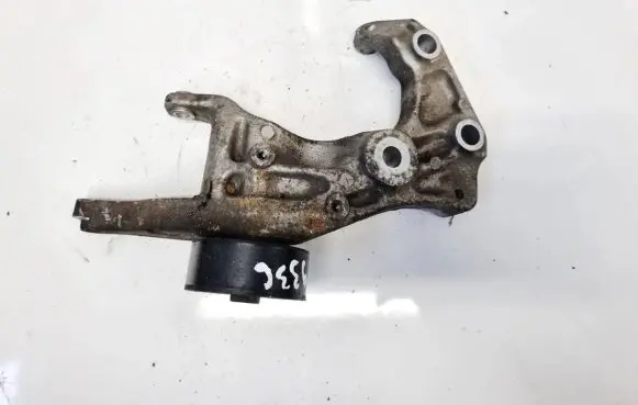 Opel Astra J Engine mounting bracket