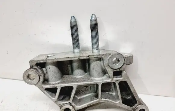 Hyundai ix35 Engine mounting bracket 216702F000 216702F020