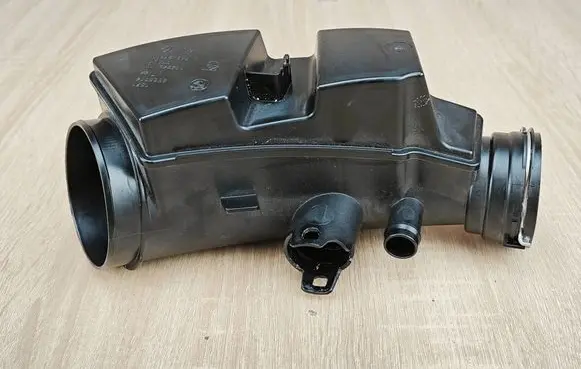 BMW 5 G30 G31 G38 Turbo air intake inlet pipe/hose 8663614