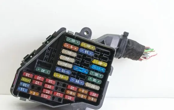 Audi A6 S6 C5 4B Fuse module