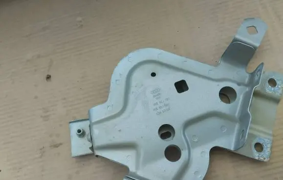 Audi e-tron Fender mounting bracket 4KE821468