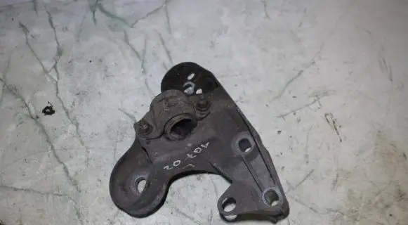Audi A4 S4 B7 8E 8H Engine mounting bracket 8E0199351
