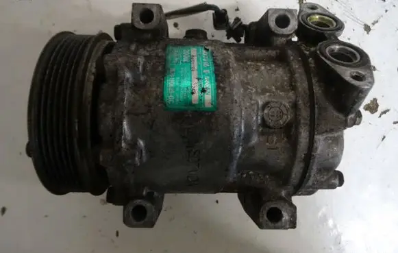 Ford Focus C-MAX Air conditioning (A/C) compressor (pump) 3M5H19D629GC