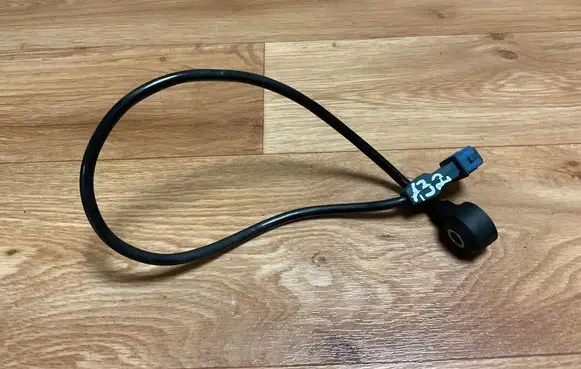 Volkswagen PASSAT B5 Detonation knock sensor 054905377C