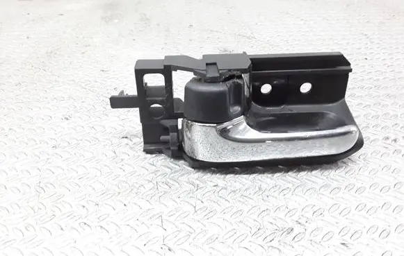 Toyota Avensis T250 Front door interior handle