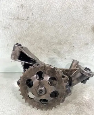 Volkswagen PASSAT B5.5 Oil pump F1356a01