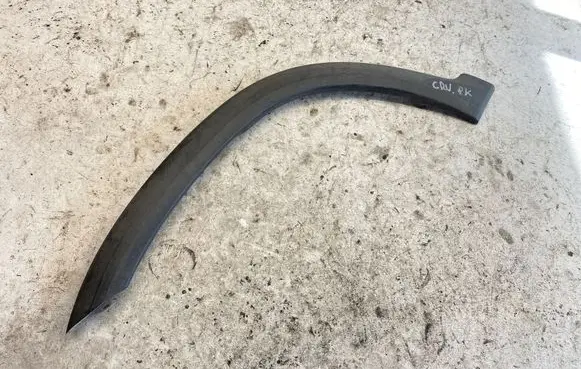 Fender trim (molding)