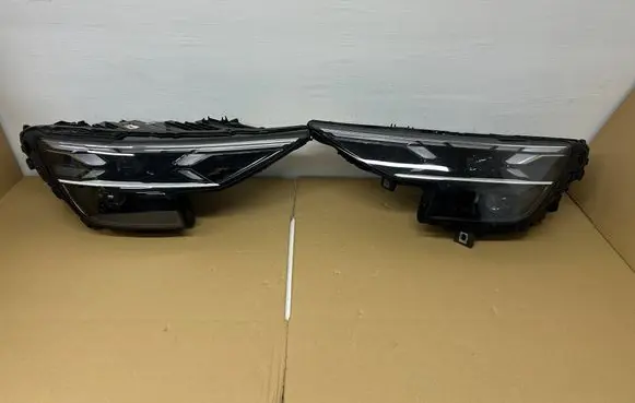 Audi Q8 Headlights/headlamps set 4M8941085
