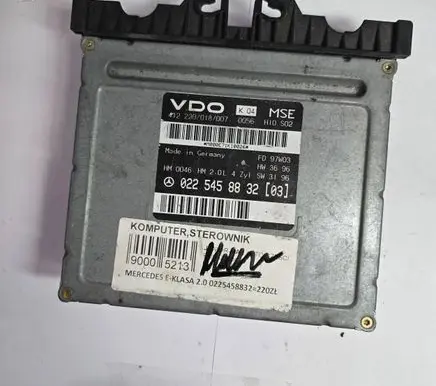 Mercedes-Benz C W202 Engine control unit/module 0225458832 M000E71K10026 412229018007