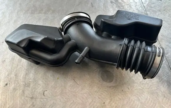 Ford Explorer V Intake resonator BB539F805AD