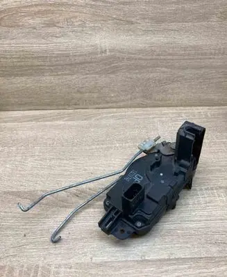 Opel Zafira B Front door lock 13210748 41412091