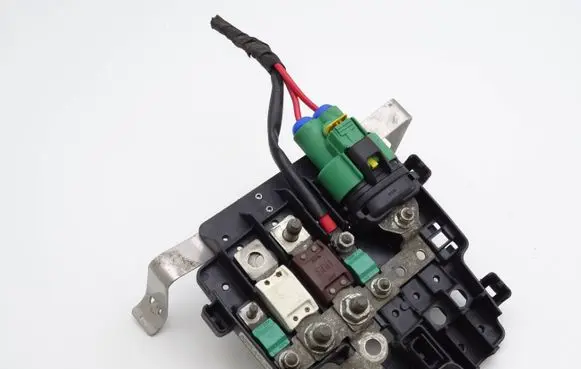 Opel Vivaro Fuse box set 8200520034