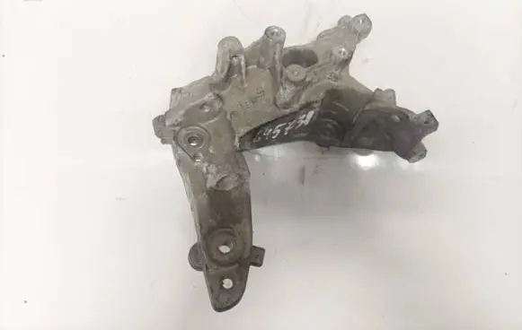 Peugeot 308 Engine mounting bracket 9684613880