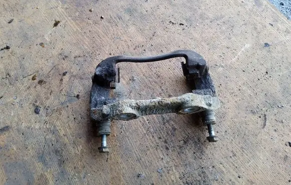 Peugeot 307 Front Brake Caliper Pad/Carrier 