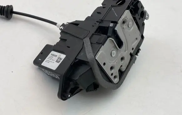 Volvo S60 Front door lock C57581104 31440997