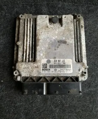 Volkswagen PASSAT B6 Engine control unit/module 0261S02105