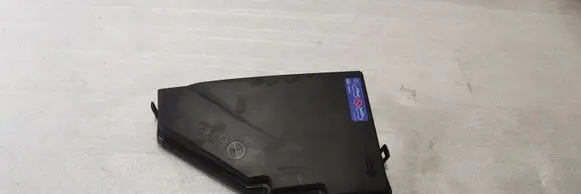 Volvo S60 Fuse box cover 32398528