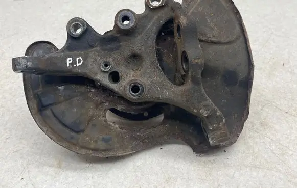 Mercedes-Benz C W203 Front wheel hub spindle knuckle