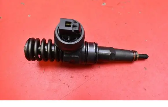 Volkswagen Cross Touran I Fuel injector 0414720215