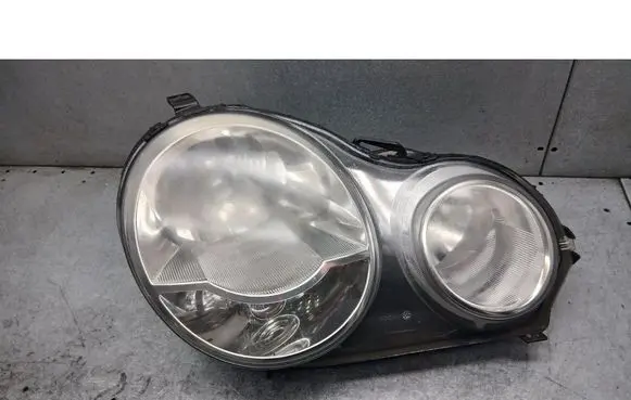 Volkswagen Polo Front reflector 0301190202