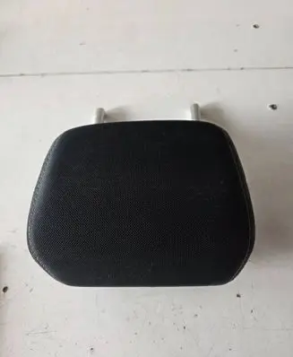 Toyota RAV 4 (XA40) Rear seat headrest